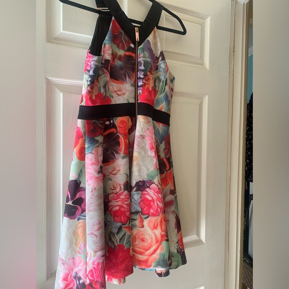Floral halter skater dress - Picture 5 of 9